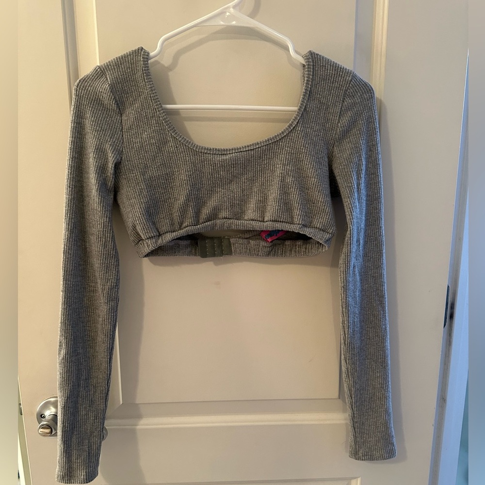 Long sleeve grey crop top